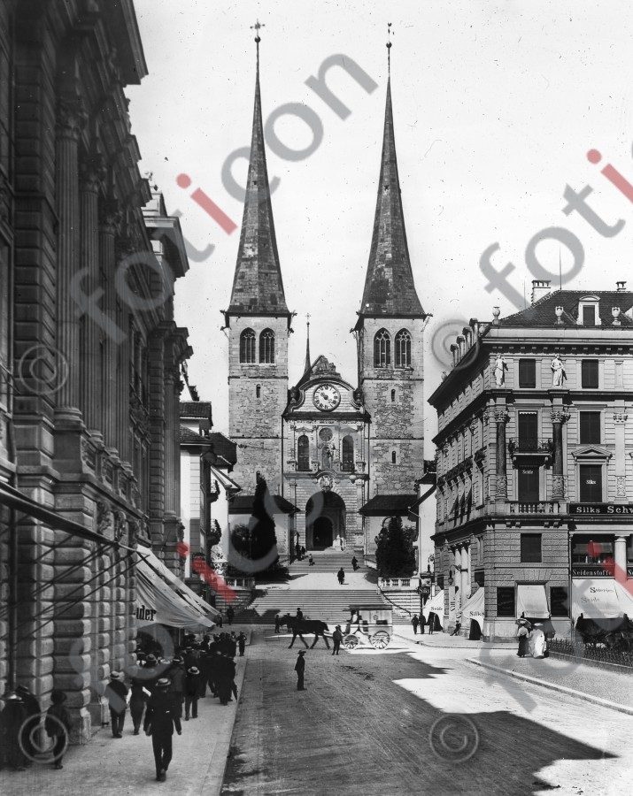 Luzern. Stiftskirche | Lucerne. Collegiate Church (foticon-simon-021-004-sw.jpg)
